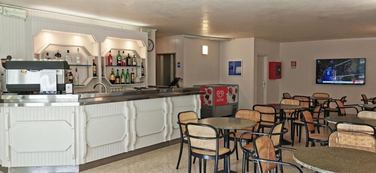 Hotel Cosmos Rimini Exteriör bild