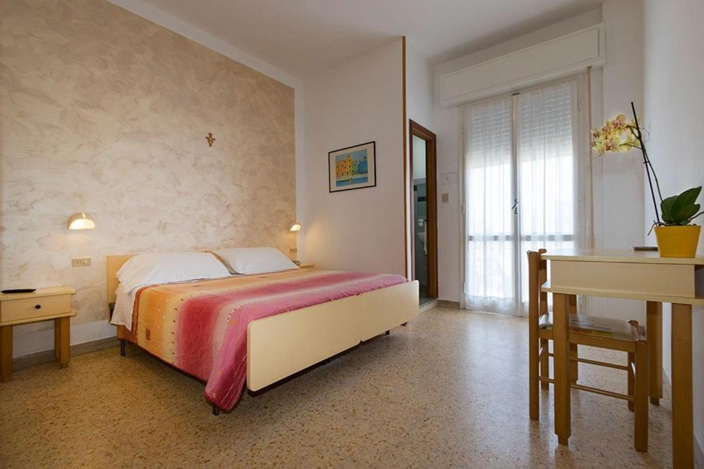 Hotel Cosmos Rimini Exteriör bild
