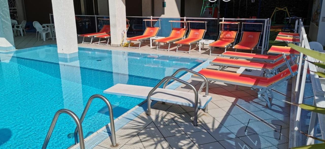 Hotel Cosmos Rimini Exteriör bild