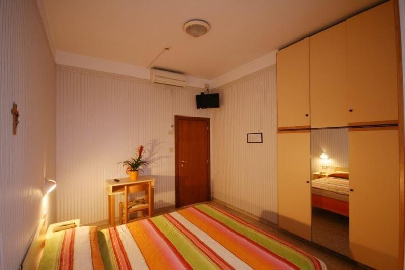 Hotel Cosmos Rimini Exteriör bild