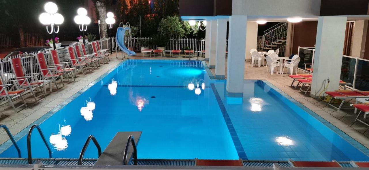 Hotel Cosmos Rimini Exteriör bild