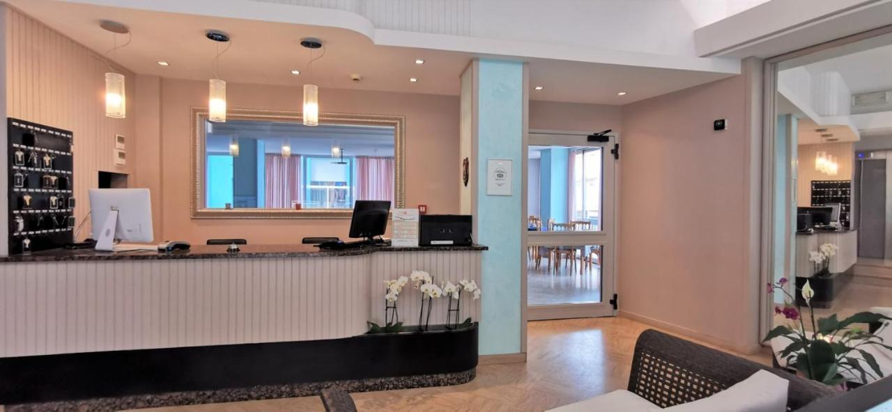 Hotel Cosmos Rimini Exteriör bild