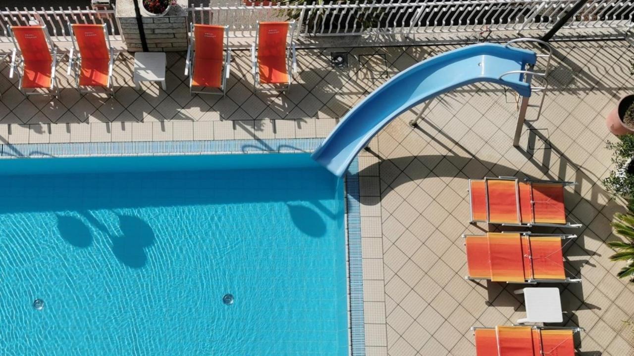 Hotel Cosmos Rimini Exteriör bild